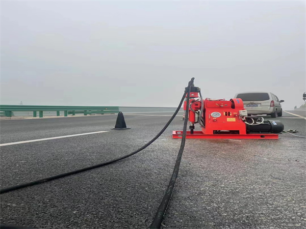 北屯马路路基路面开裂下沉注浆加固灌浆